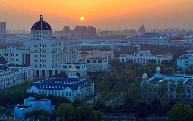 其中虹口校区坐落在上海市中心